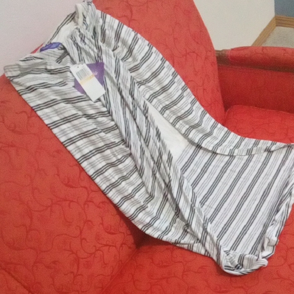 izzy & me Dresses & Skirts - Nwt Izzy & Me Black and White Striped Skiet With Front Slit Wrap